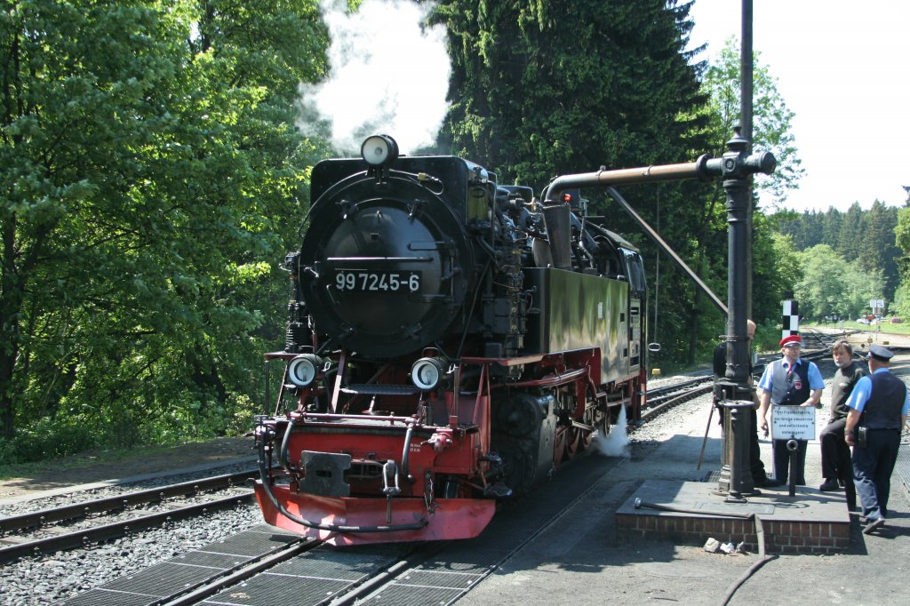 99 7245 am 03.06.2011 beim Wasserfassen im Bf. Drei Annen Hohne