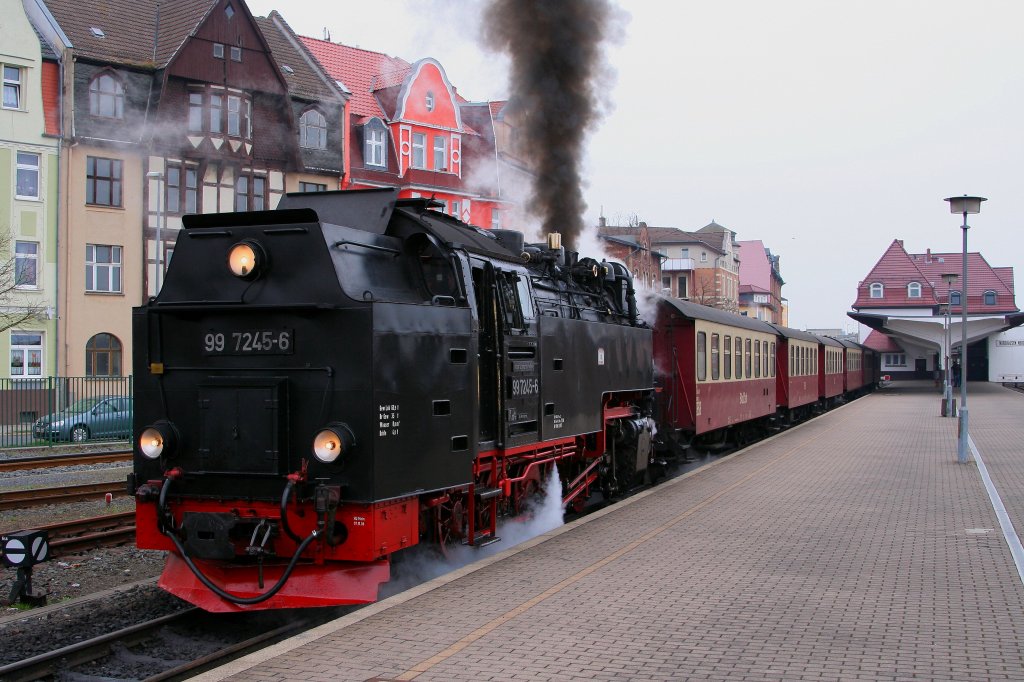 99 7245 mit P8920 in Richtung Drei Annen Hohne und Wernigerode am 06.04.2012 abfahrbereit im Bahnhof Nordhausen.