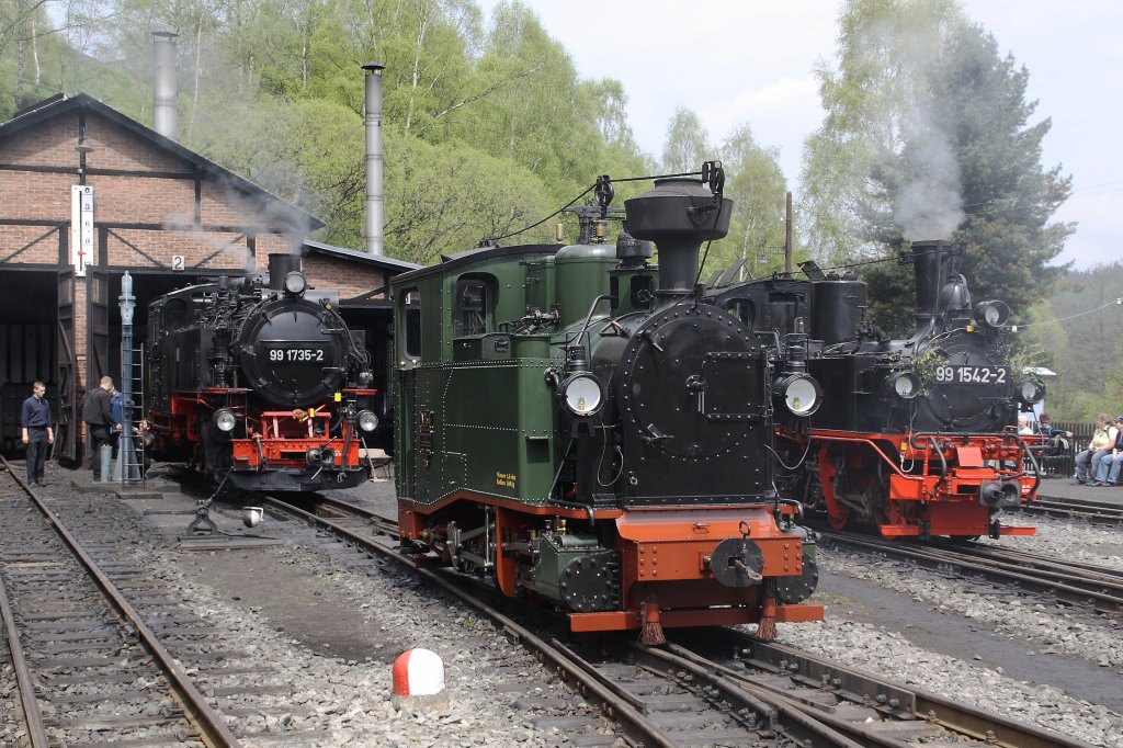 99 735, 99 7528 und 99 542 in Jhstadt. (22.05.2010)