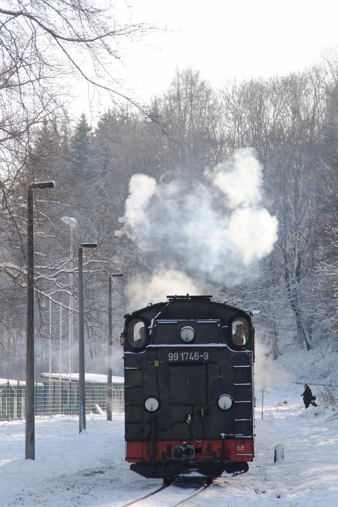 99 746 am 27.11.10 nahe Schmiedeberg Nauendorf. Leider rannte dort hinten einer durchs Bild. 

