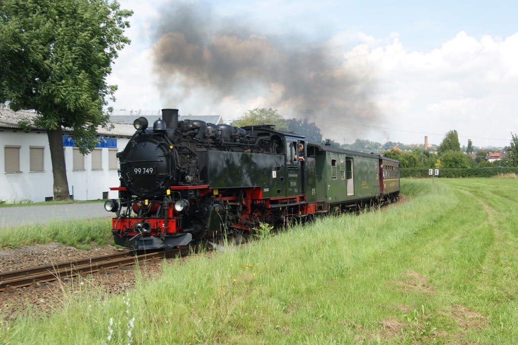 99 749 mit einemm Planzug kurz hinter Zittau-Vorstadt, auf dem Weg zum Bahnhof Bertsdorf. Am 06.08.2011 zur Historik Mobil.
