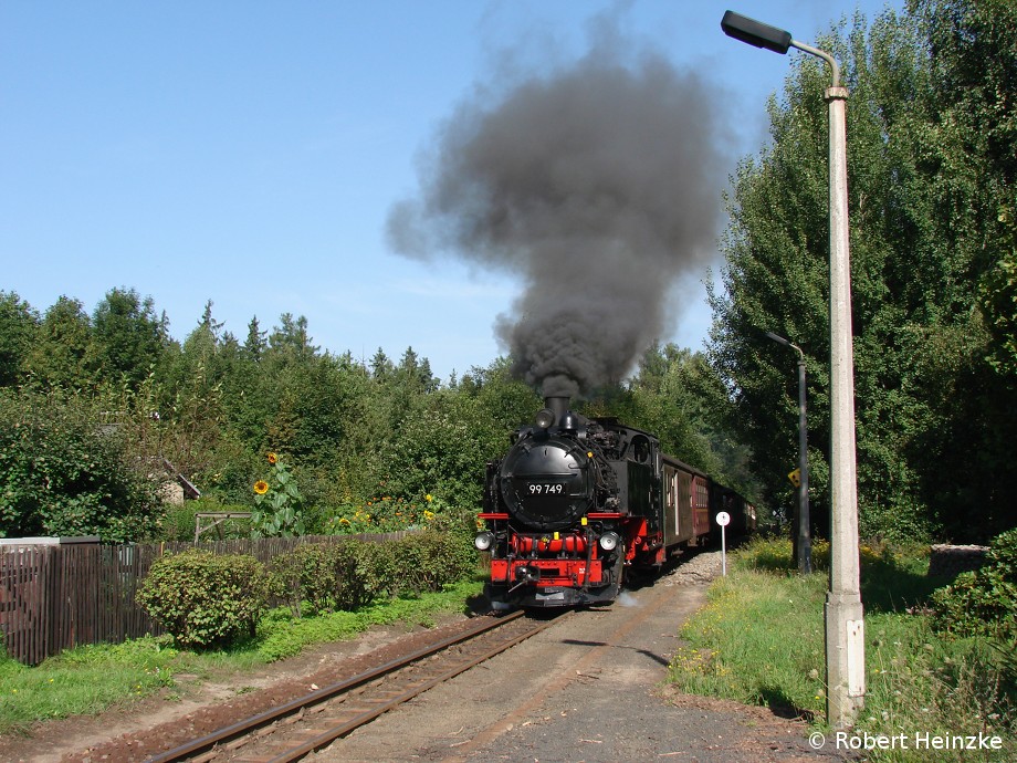 99 749 in Oybin Niederdorf mit SOEG 202 aus Zittau am 21.08.2010
