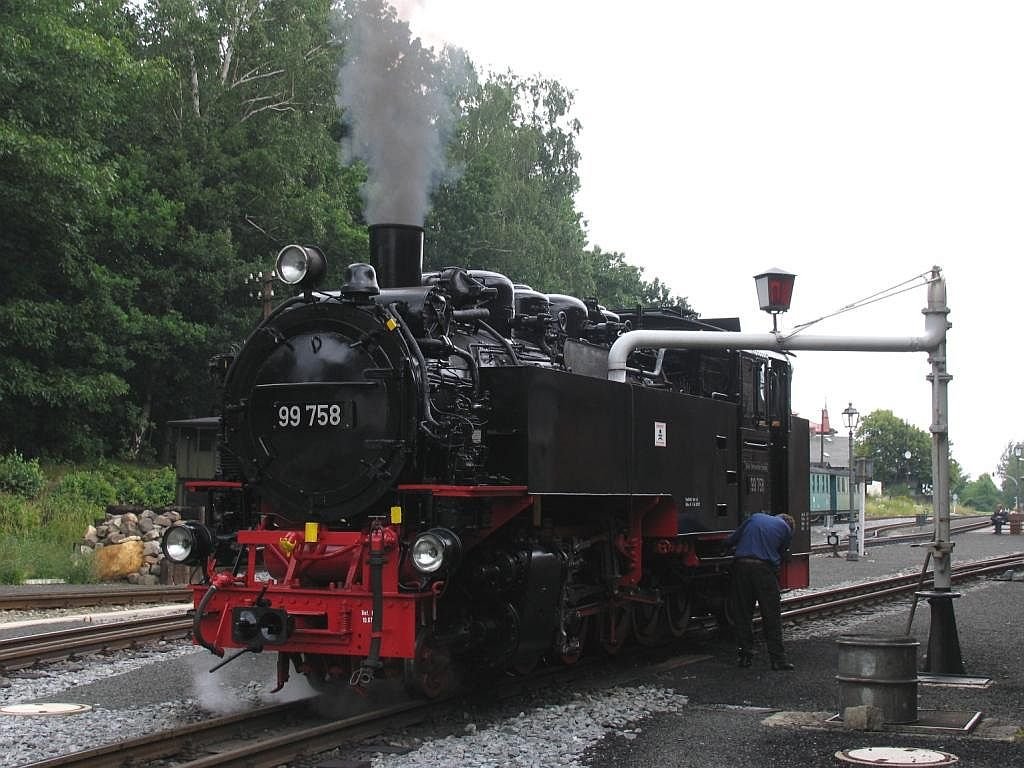 99 758 der Schsichs-Oberlausitzer Eisenbahngesellschaft mBh auf Bahnhof Bertsdorf am 12-7-2007.