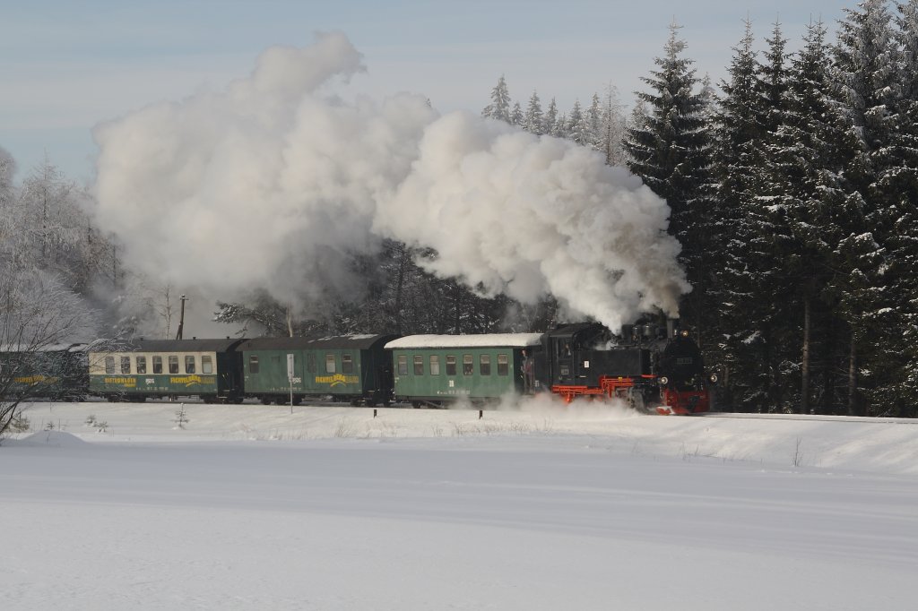 99 773 hat am 12.02.2010 den Bahnhof Kretscham-Rothensehma in Richtung Oberwiesenthal verlassen.