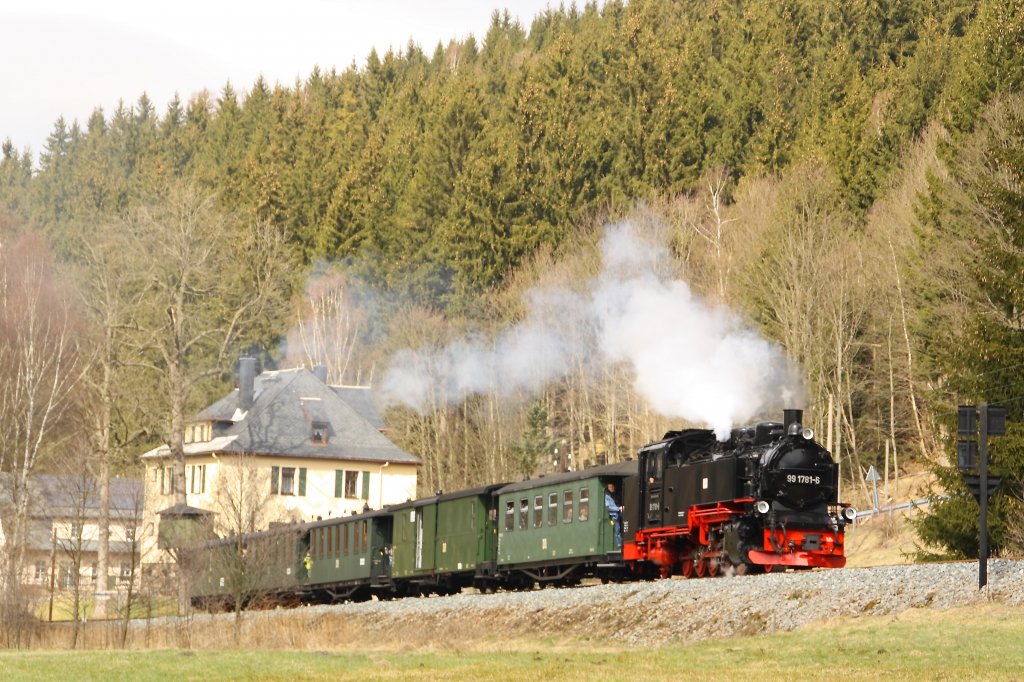 99 781 der R�BB ist am 09.04.2012 zwischen den Hp Forellenhof und dem Bahnhof Schmalzgrube unterwegs. 

