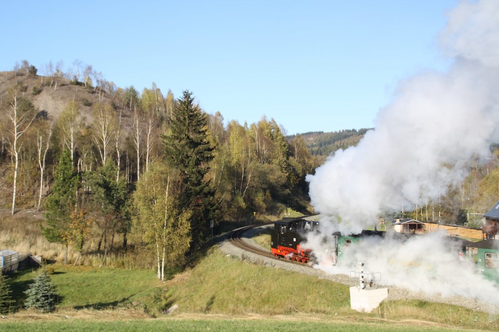 99 785 am 16.10.2011 auf dem Weg nach Cranzahl in Hammer-Unterwiesenthal an der Wismut Halde.
