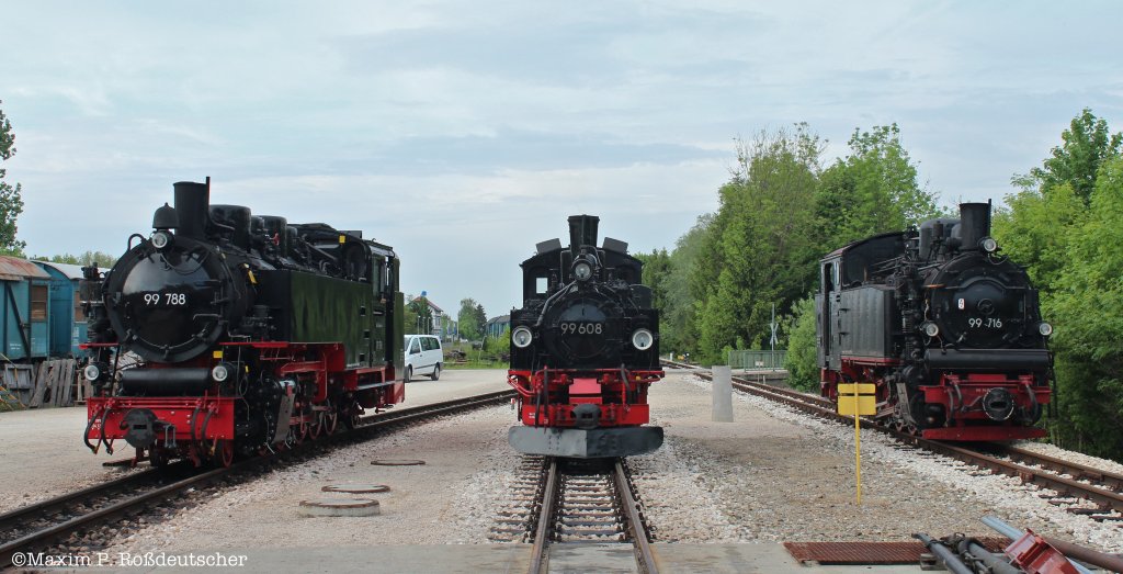 99 788, 99 608 und 99 716 im Bahnbetriebswerk von Warthausen. chsle Schmalspurbahn am 19.5.2012.
