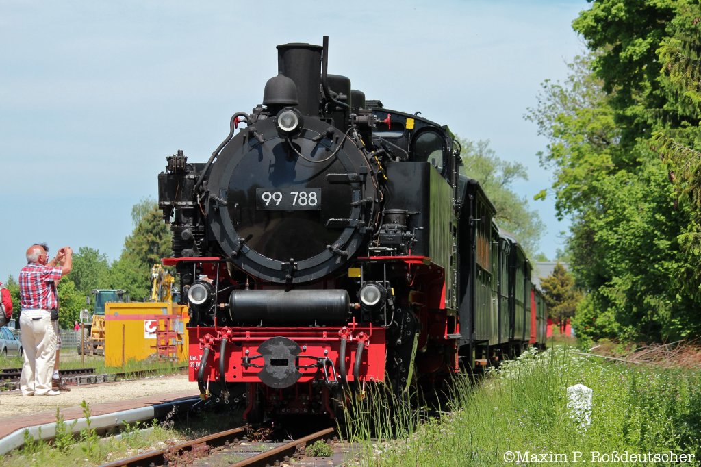 99 788 im Bahnhof von Warthausen. chsle Schmalspurbahn am 20.5.2012.
