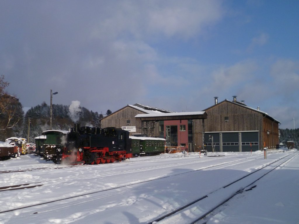 99 789 der Fichtelbergbahn, am 12.01.13 in Oberwiesenthal.
