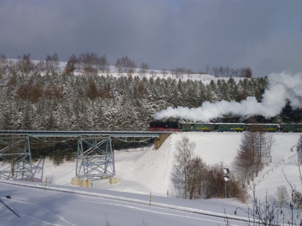 99 789 der Fichtelbergbahn, am 12.01.13 bei der Einfahrt in Oberwiesenthal.