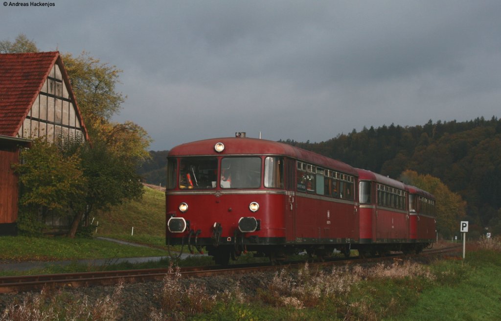 996 677-9 ; 996 310-8 und 798 829-8 als RE 76790 (Herzhausen-Frankenberg (Eder) bei Ederbringhausen 24.10.10