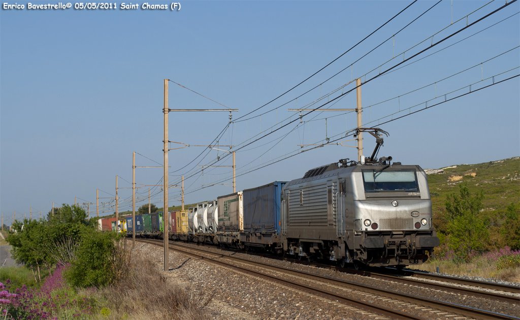 A BB 27141 of Akiem (leased to ECR - Euro Cargo Rail) transit near of Saint Chamas with the freight train n. 60638/60639 from Dourges Delta 3 to Marseille-Maritime-Canet. (May 5, 2011)