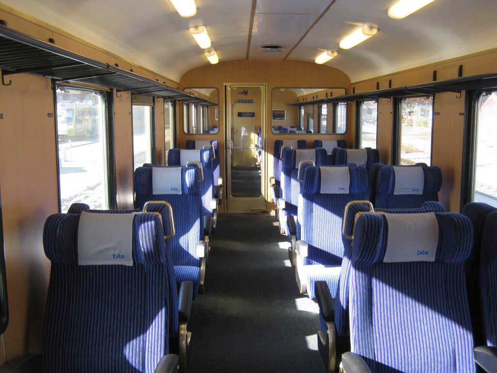 A EW I 50 63 18-33 802-3 der BLS, 02.04.2011.