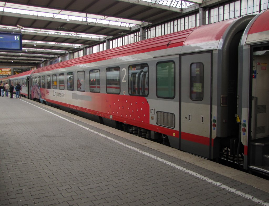 A-BB 73 81 21-91 129-6 Bmz im EC 89 nach Milano Porta Garibaldi, in Mnchen Hbf; 26.09.2010