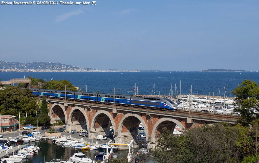 A TGV Duplex transit in Thoule-sur-Mer with the TGV n. 6175 from Paris Gare de Lyon to Nice Ville/Ventimiglia. (May 6, 2011)