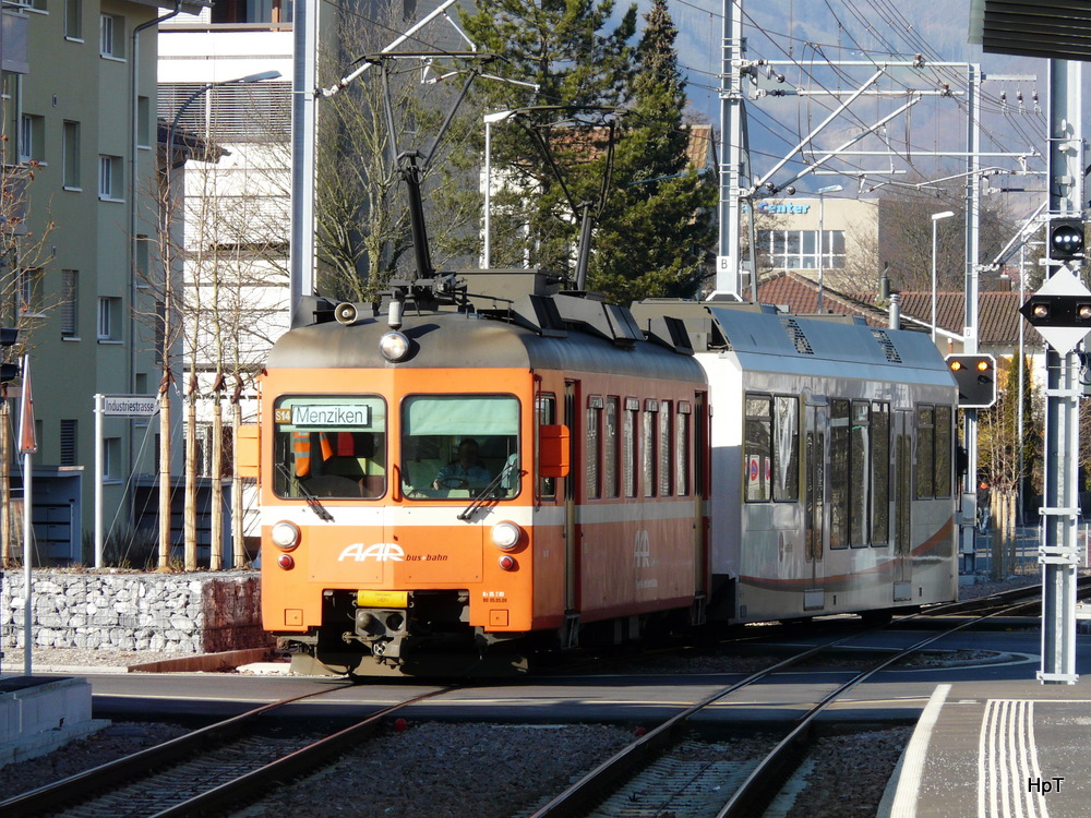 AAR - Regio nach Menziken mit dem Triebwagen Be 4/4 19 bei der einfahrt in den Bahnhof von Buchs/AG am 05.02.2011 

