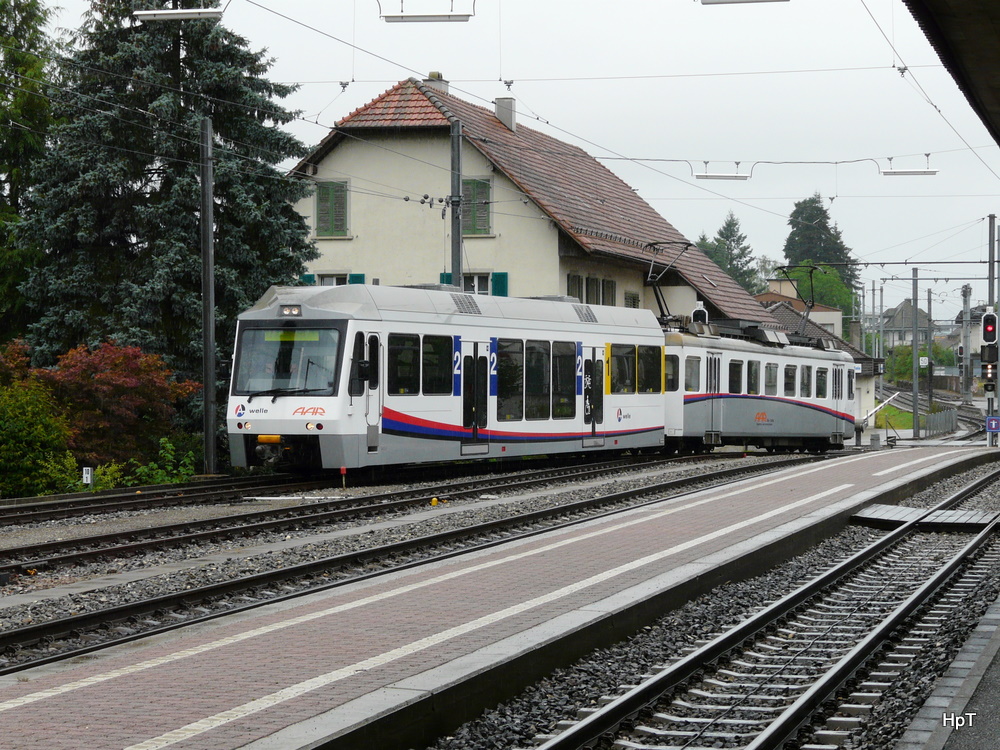 AAR - Steuerwagen ABt 52 mit dem Triebwagen Be 4/4 17 bei Rangierfahrt im Bahnhof Schftland am 23.70.2010