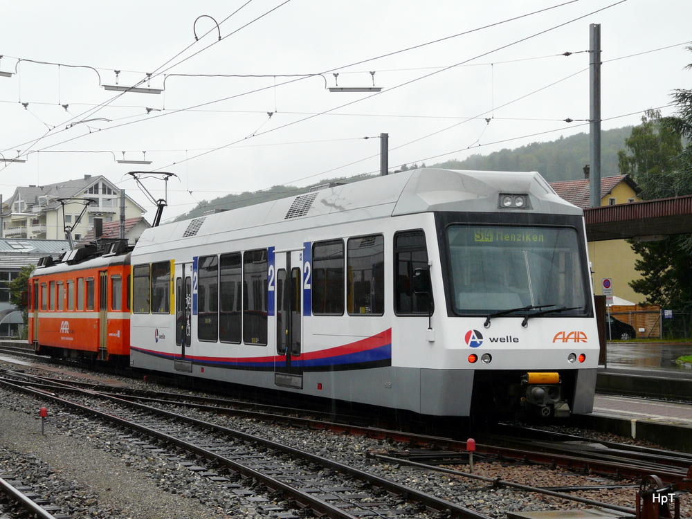 AAR - Steuerwagen ABt 60 mit Triebwagen Be 4/4 im Bahnhof Schftland am 23.07.2010 .. Fotostandpunkt auserhalb der Geleise ..