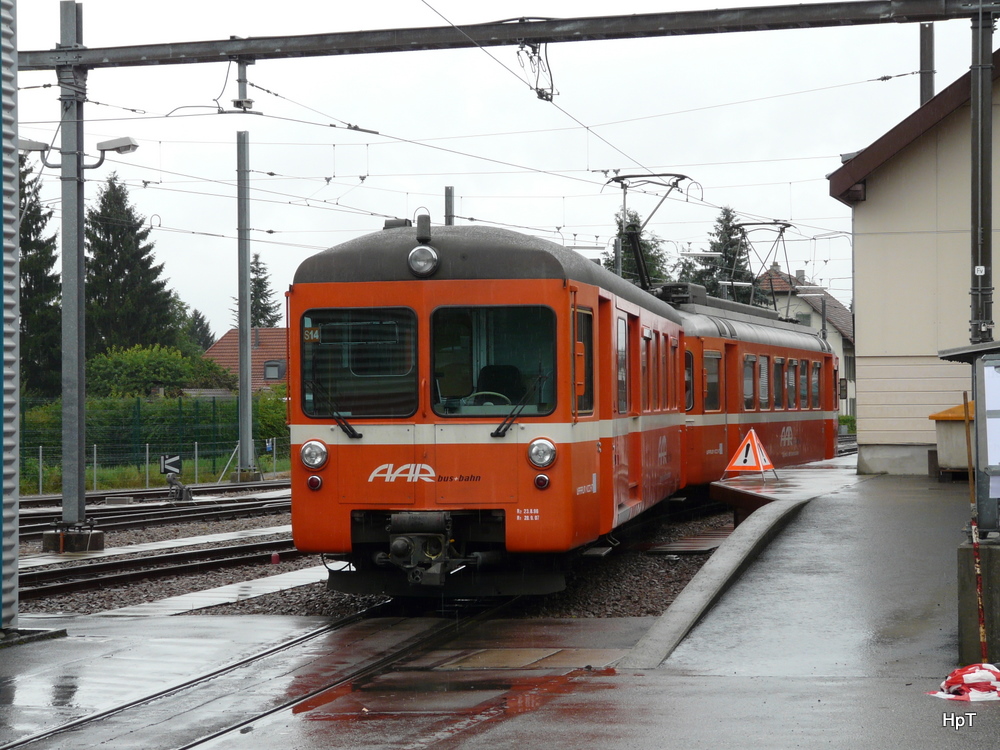 AAR - Steuerwagen BDt 81 mit Triebwagen Be 4/4 10 bei Rangierfahrt im Bahnhofsareal in Schftland am 23.07.2010