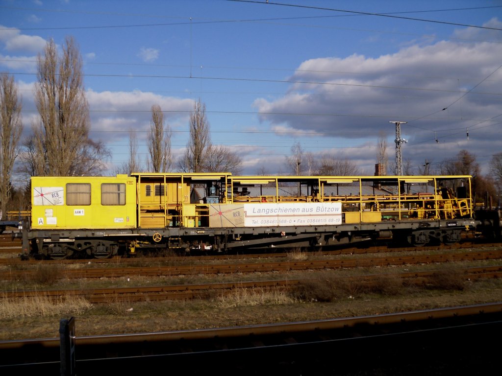 AAW 1 Schienenaufnahme- und Abzugswagen der Bauart Robel, abgestellt im Bhf Oranienburg am 08.03.2010.