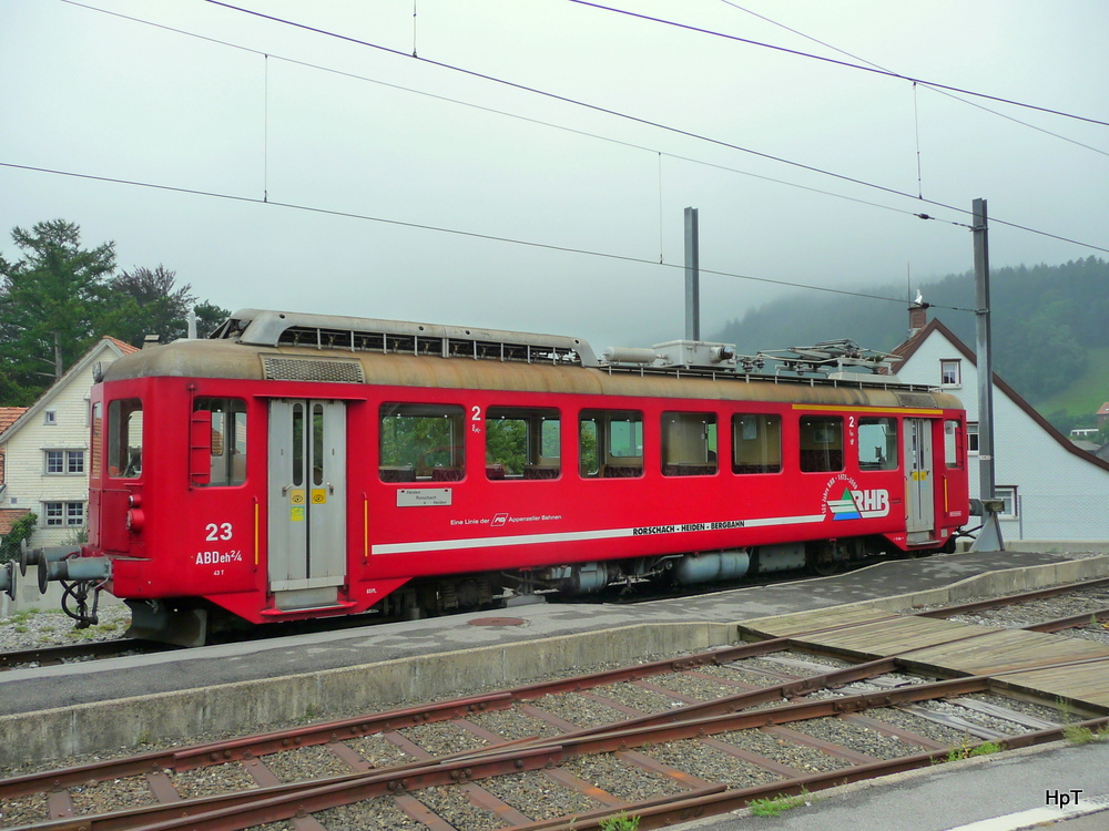 AB / RHB - Zahnrad Triebwagen mit der anschrift ABDeh 2/4 23 obwohl unter dem 1 Kl. Streiffen eine Grosse 2 ist fr die Zweite Klasse angebracht ist ... Fahrzeug abgestellt im Bahnhof Heiden am 06.09.2012