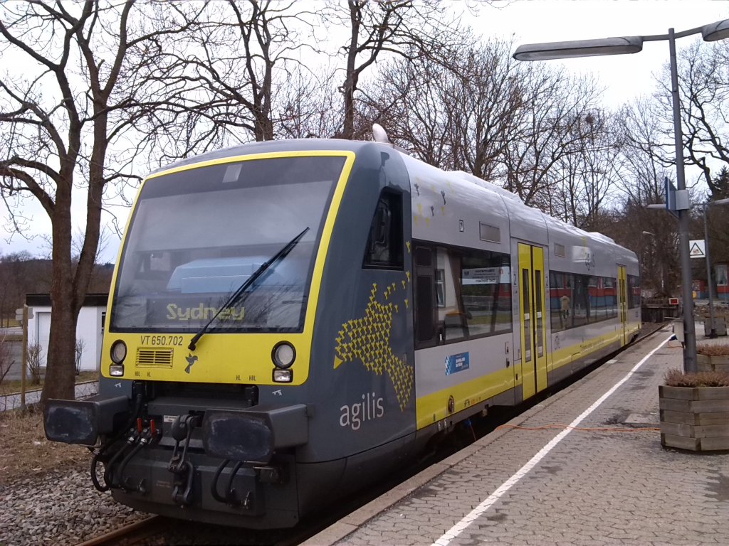 Ab Bad Steben gibt es scheinbar auch Fernverkehr fr extreme Distanzen. Wie lange da die Fahrzeit wohl dauert? Abfahrt war am 14.04.2013.