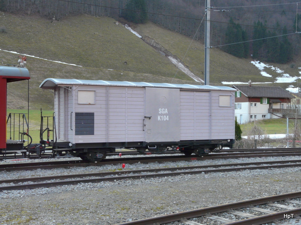 AB - Gterwagen K  104 im Wasserauen am 26.03.2012 .. Standort des Fotografen auf dem Perron ..