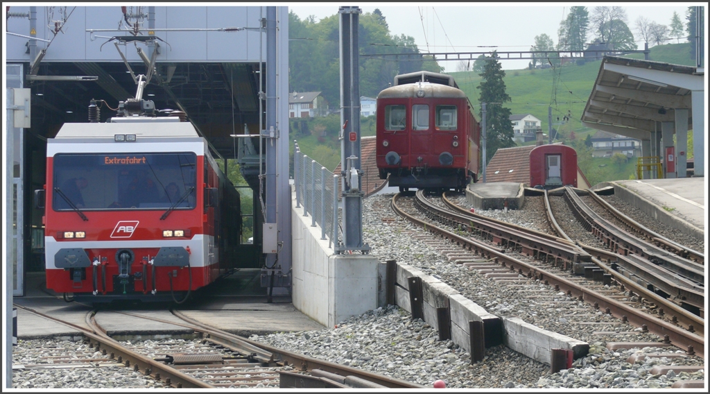 Ab heute sind die Rollen wieder vertauscht und der ltere Triebwagen geht ins Depot. (19.05.2010)