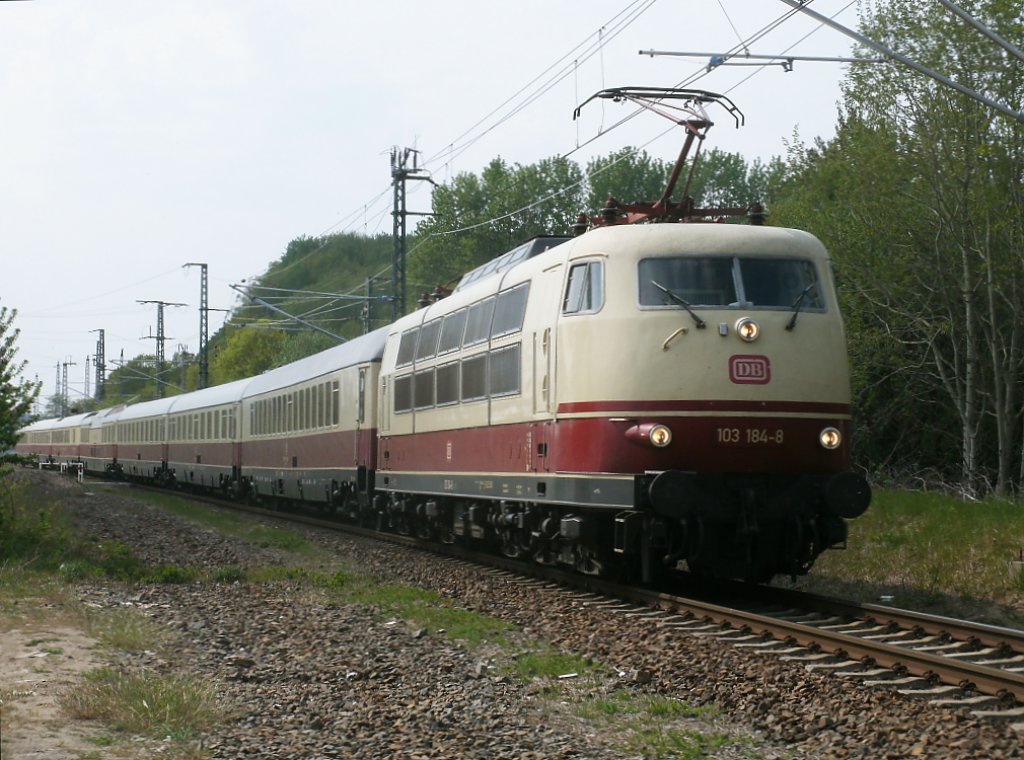 Ab Lietzow ging es f�r 103 184,am 11.Mai 2011,mit dem TEE-Rheingold von Koblenz,eingleisig und mit 80 km/h Streckenh�chstgeschwindigkeit dem Ziel Binz entgegen.