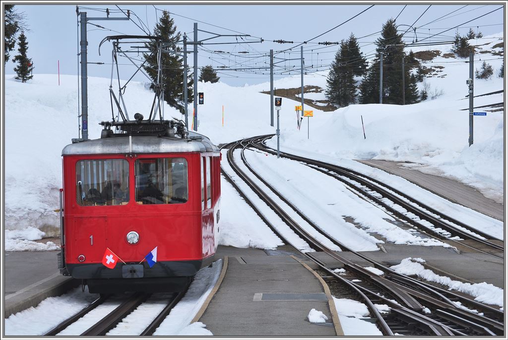 Ab Staffel gibts fr beide Bahnen (ARB und VRB) ein eigenes Gleis bis nach Rigi Kulm. (04.04.2013)
