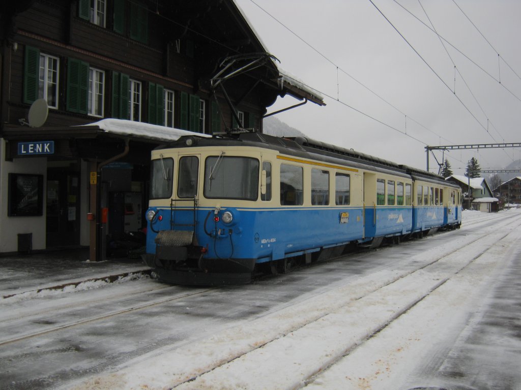 ABDe 8/8 4004 beim Wenden als Regio 2520/2521 in der Lenk. Normalerweise verkehren auf dieser Linie Triebwagen der 5000-Serie, 08.01.2012.