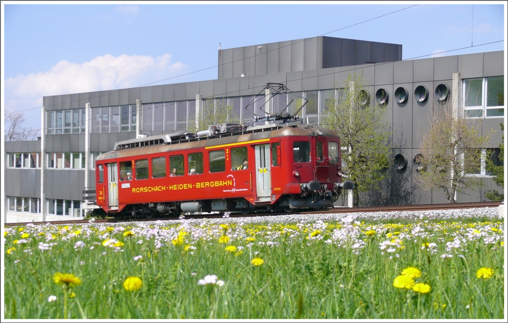 ABDeh 2/4 24 fhrt in Heiden ein. (27.04.2010)