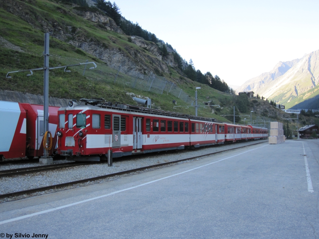 ABDeh 8/8 2042 ''Visp'' am 3.8.2012 abgestellt in Zermatt. Mit der Ablieferung der neuen GTW's fr die Shuttle-Zge Tsch-Zermatt, wurde der ABDeh 8/8 in die Reserve degradiert.