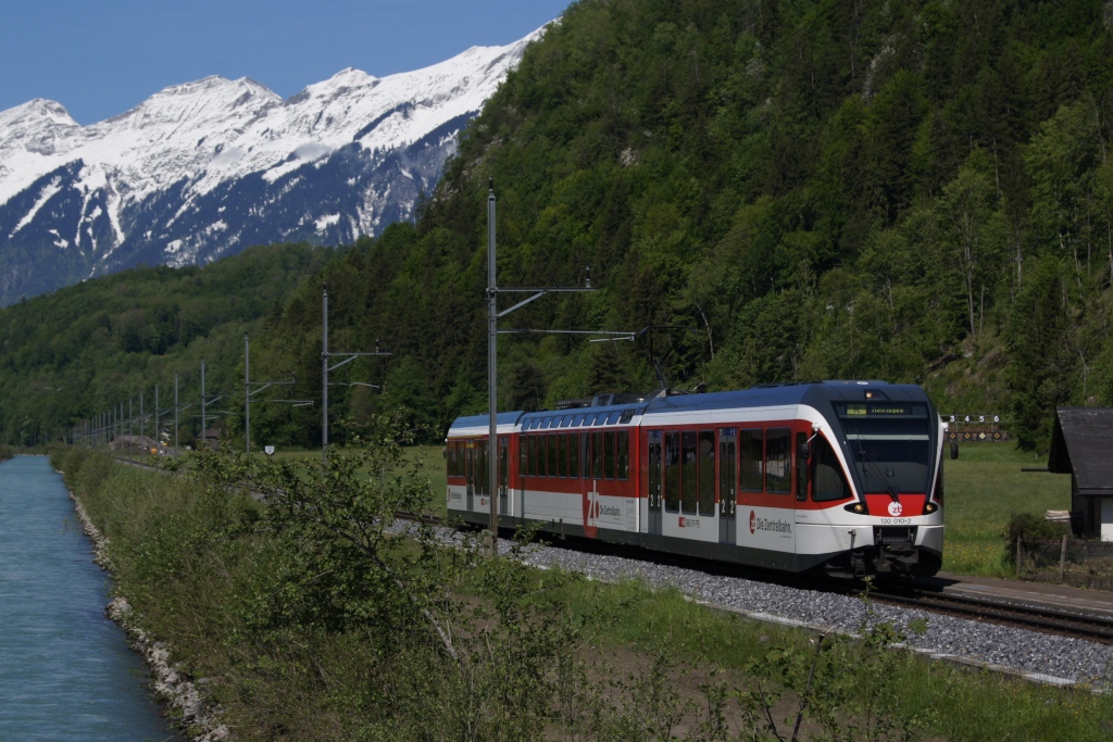 ABe 130 010-2 befindet sich am 17.5.12 bei Brienzwiler.