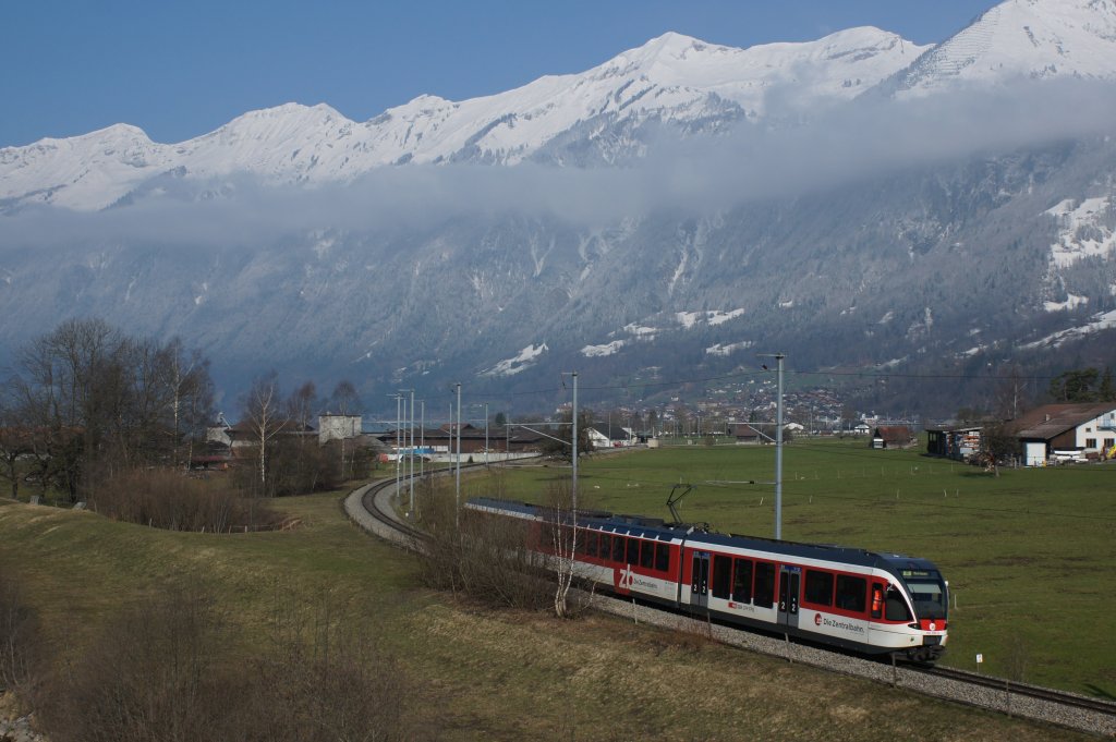 ABe 130 010-2 befindet sich am 01.04.2013 zwischen Brienz und Brienzwiler.