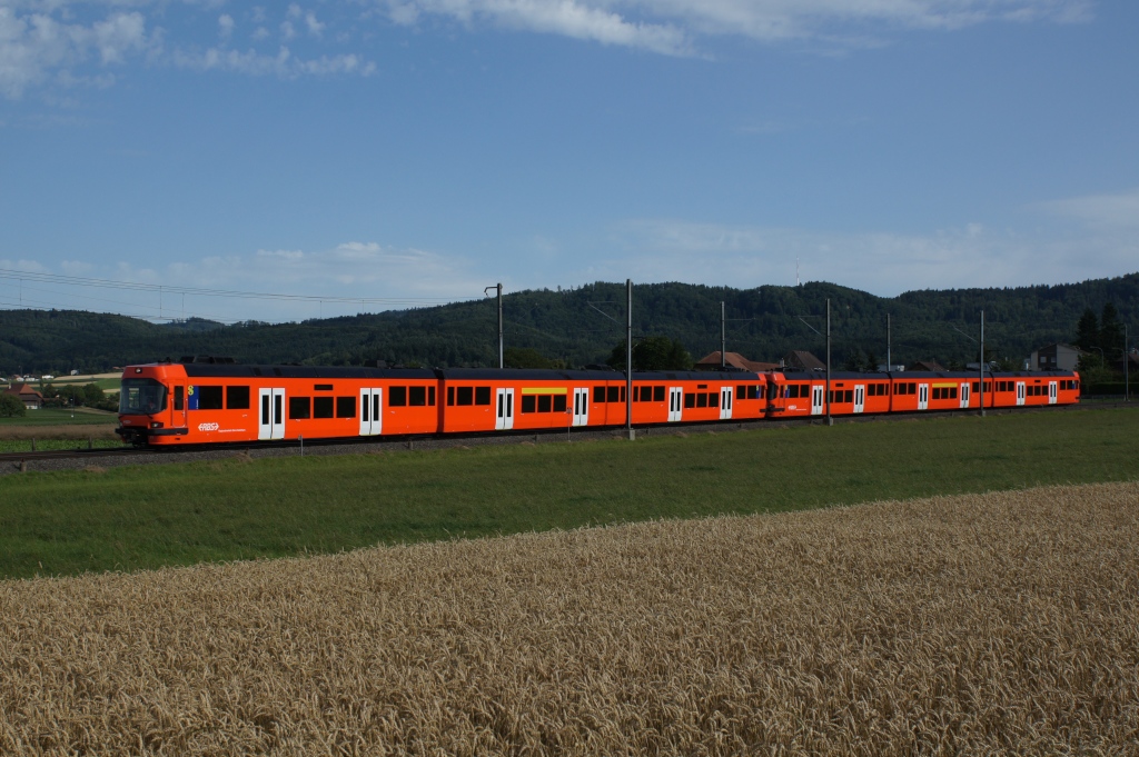 ABe 4/12 71 und ABe 4/12 69 verlassen am 18.7.12 Urtenen in Richtung Solothurn.
