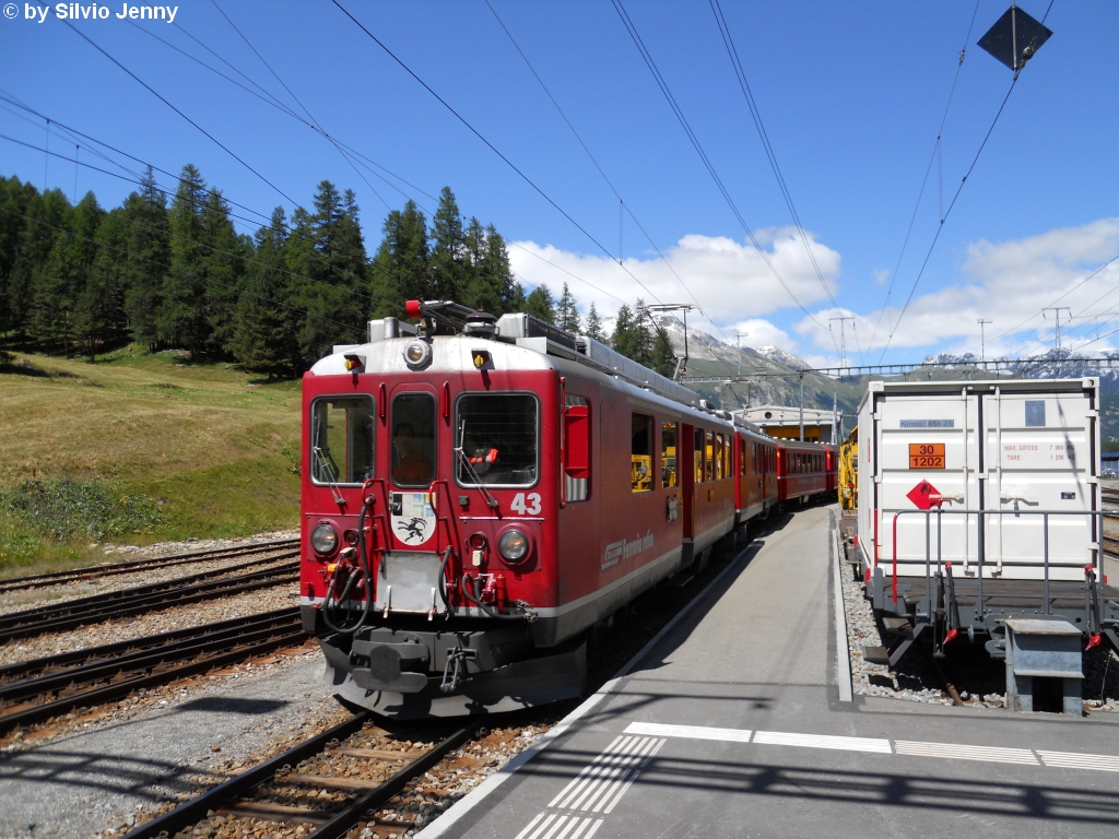 ABe 4/4'' 43 + 47 am 7.8.2010 in Pontresina als Regio 1633 nach Tirano