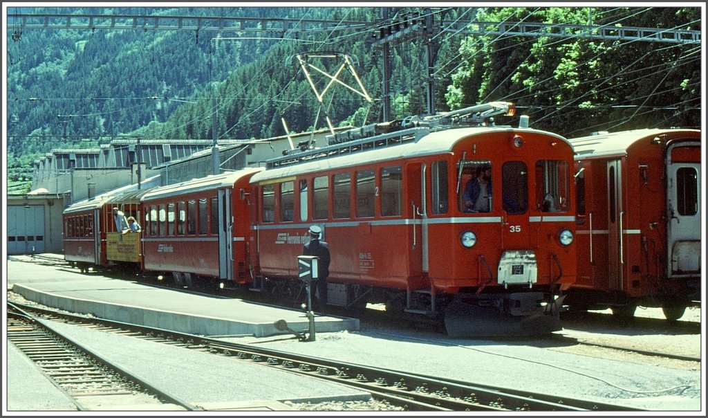 ABe 4/4 I 35 mit Regionalzug nach St.Moritz in Poschiavo. (Sommer ca.1990)