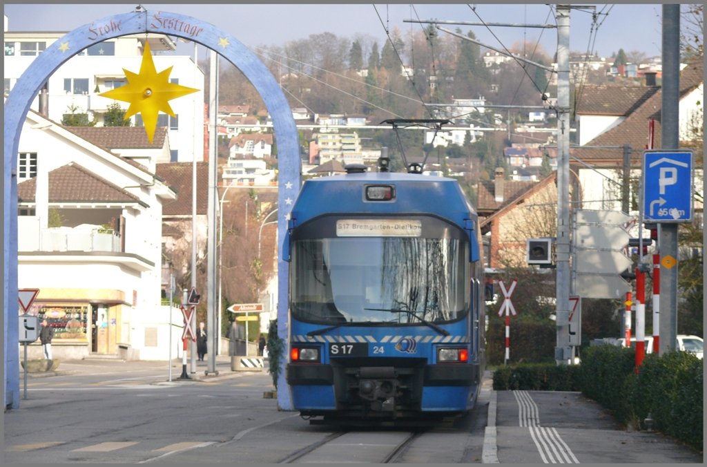 ABe 4/8 24 an der Haltestelle Bremgarten Obertor. (13.12.2010)