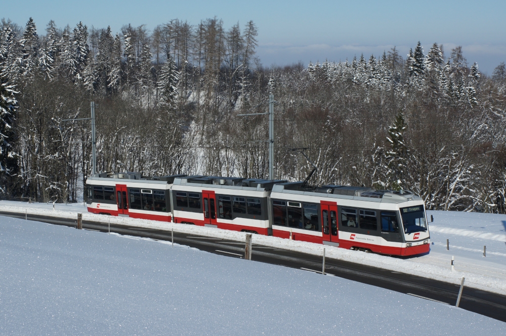 ABe 4/8 32 fhrt am 10.02.2013 von Rank Richtung Speicher.