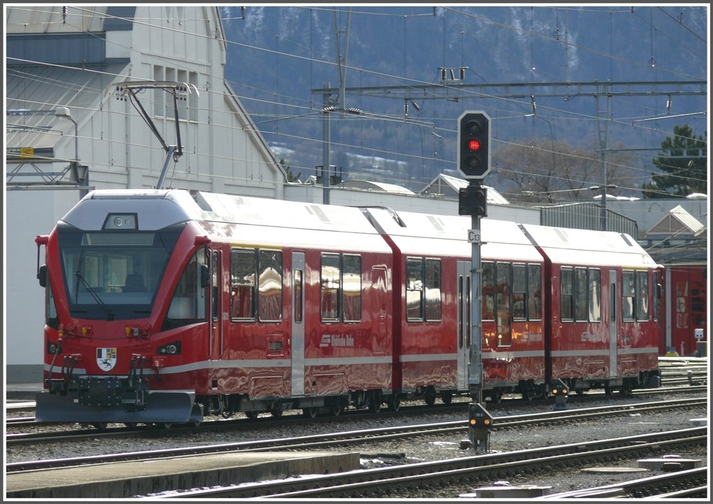 ABe 8/12 3502 pausiert vor der HW Landquart. (22.12.2009)
