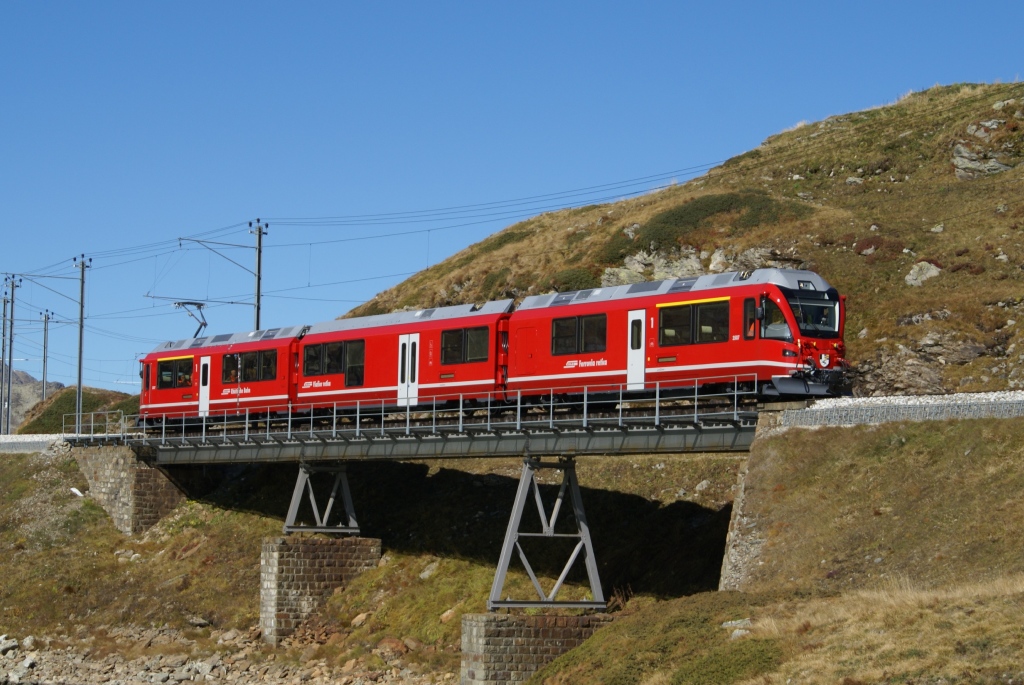 ABe 8/12 3507 befindet sich am 7.10.10 auf Testfahrt, hier bei Ospizio Bernina. 