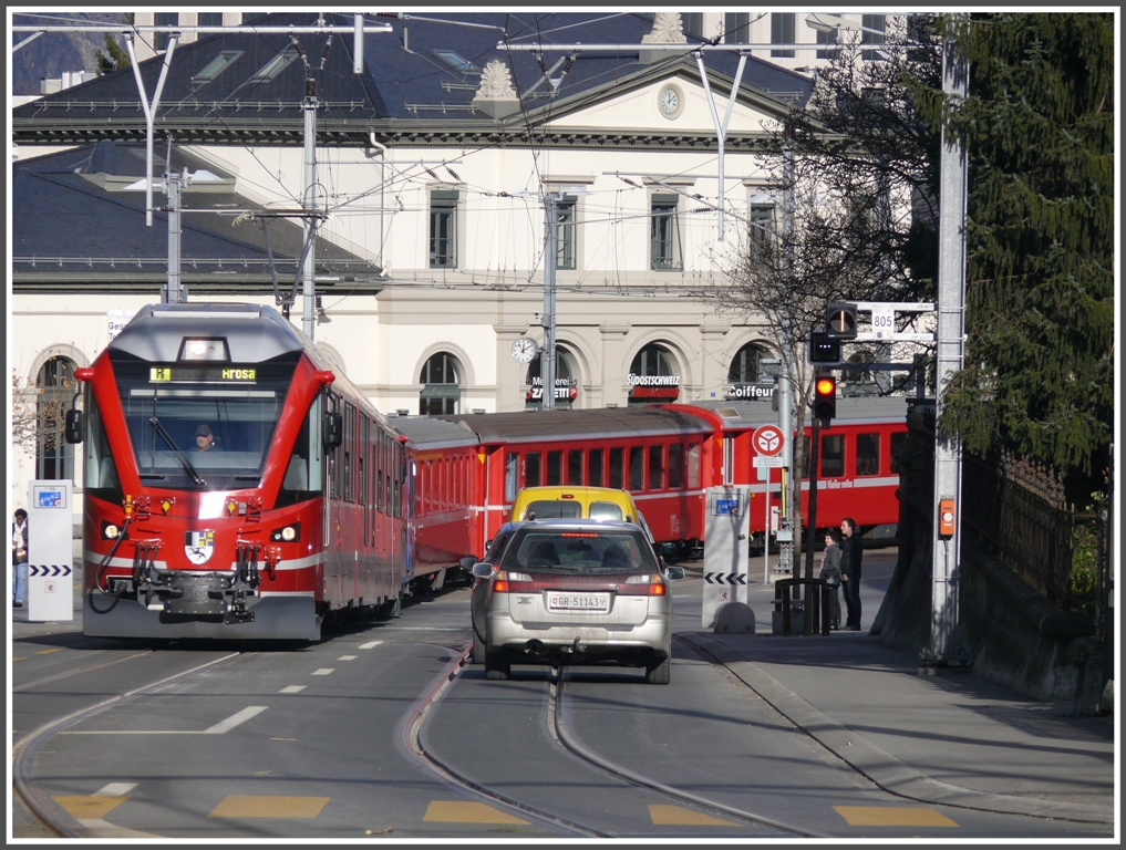 ABe 8/12 3509 mit R1437 nach Arosa verlsst den Bahnhof Chur durch die Engadinstrasse. (08.01.2011)