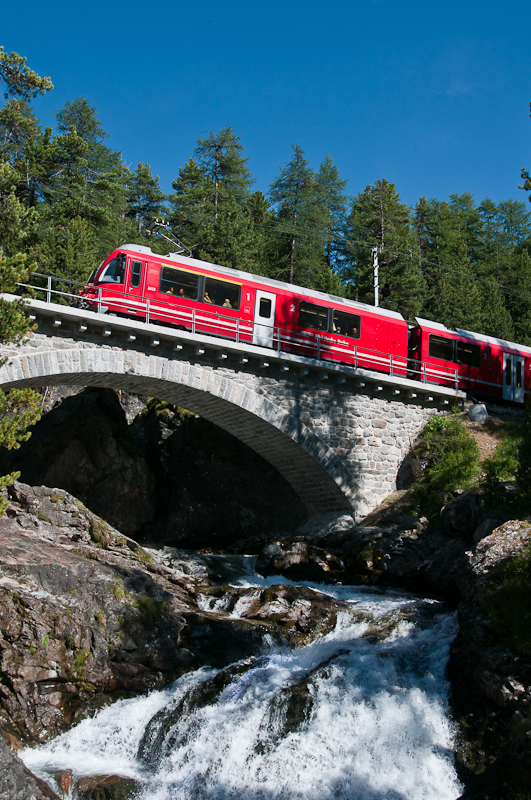 ABe 8/12 3513	 Simeon Bavier  am 10. August 2011 mit dem R 1645 (St. Moritz - Tirano) bei Morteratsch.