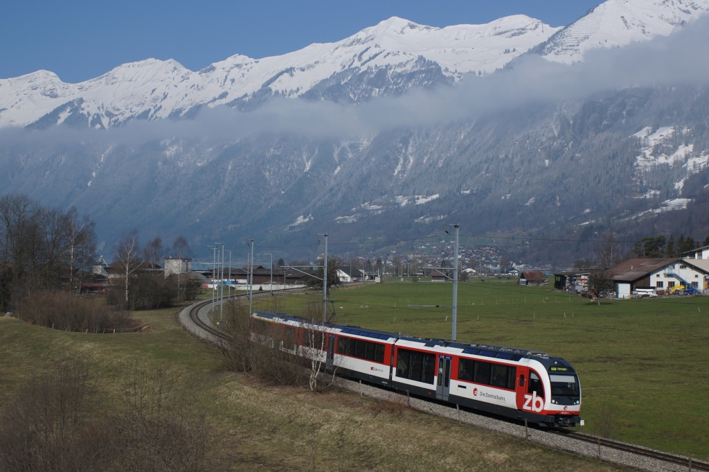 ABeh 160 001-1 befindet sich am 01.04.2013 zwischen Brienz und Brienzwiler.