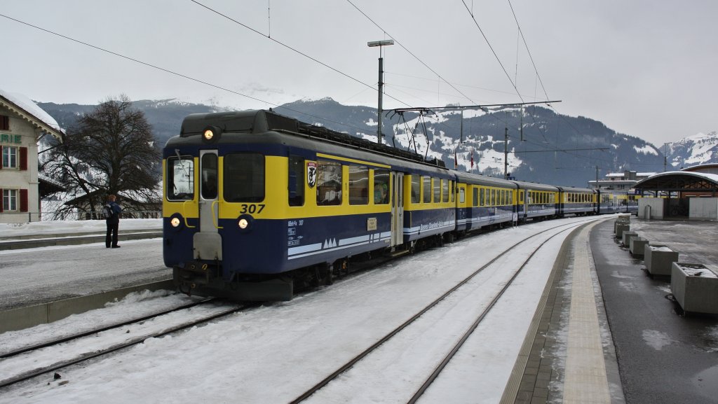 ABeh 4/4 Nr. 307 bei Einfahrt in Grindelwald, 01.02.2013.
