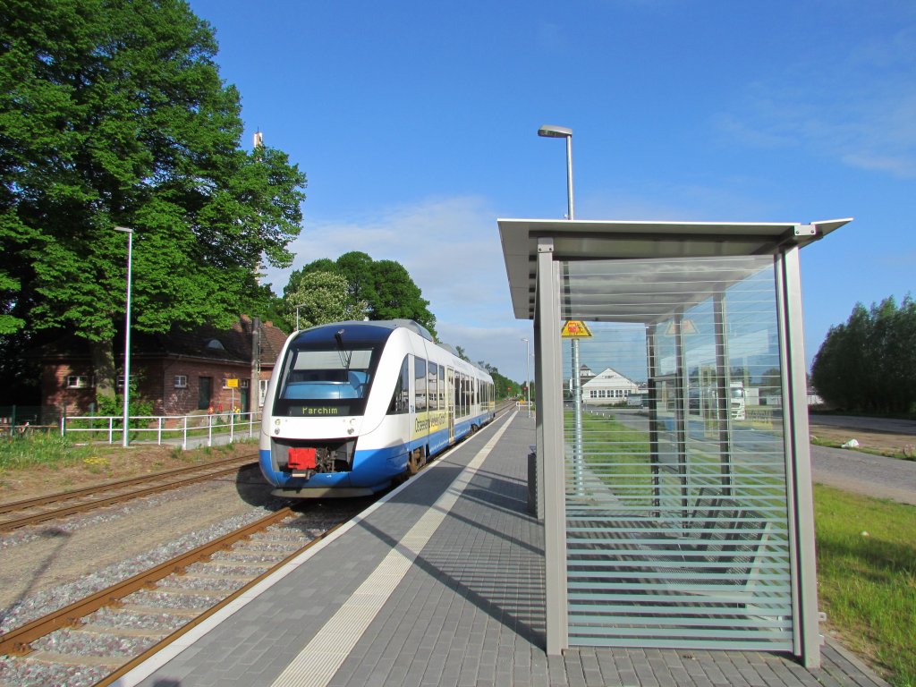Abfahrbereit nach Parchim steht VT 704 der OLA Schwerin am 12.05.2012 im Bahnhof von Plate 