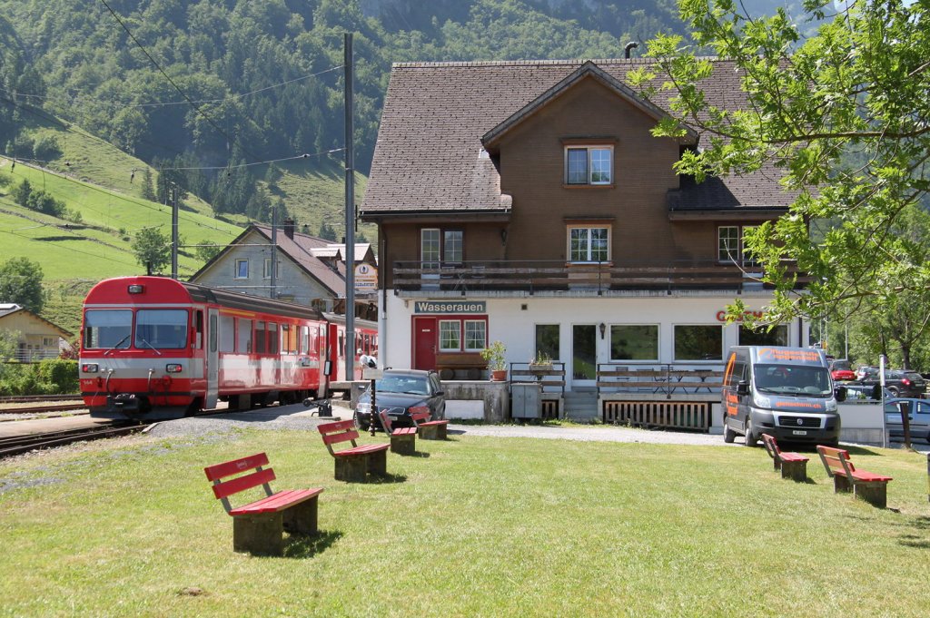 Abfahrbereiter Zug nach Gossau im Endbahnhof Wasserauen/AI 16.07.13