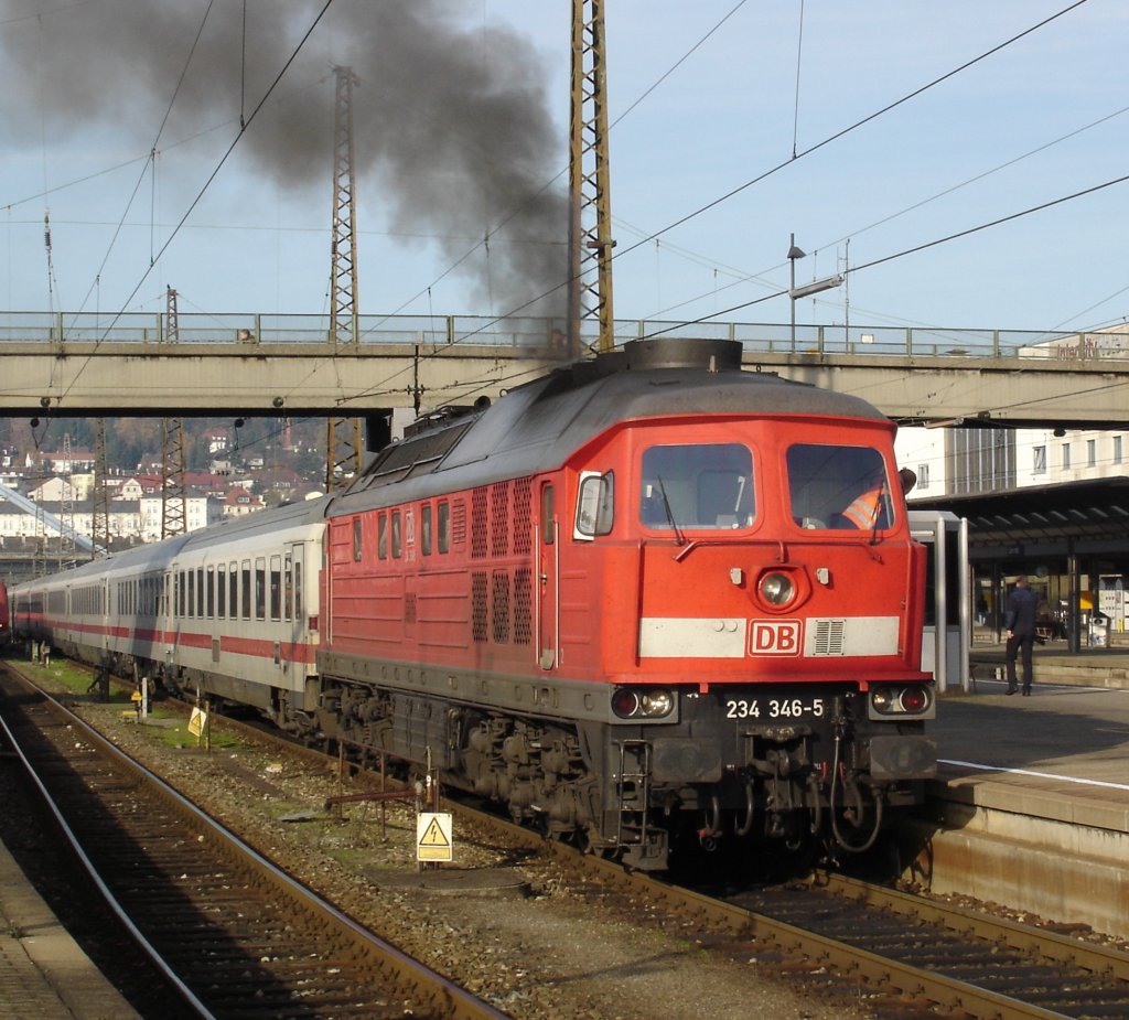 Abfahrt! 234 346-5 verlsst den Ulmer Hbf.und fhrt ber die Sdbahn nach Friedrichshafen ,am 8.11.2005