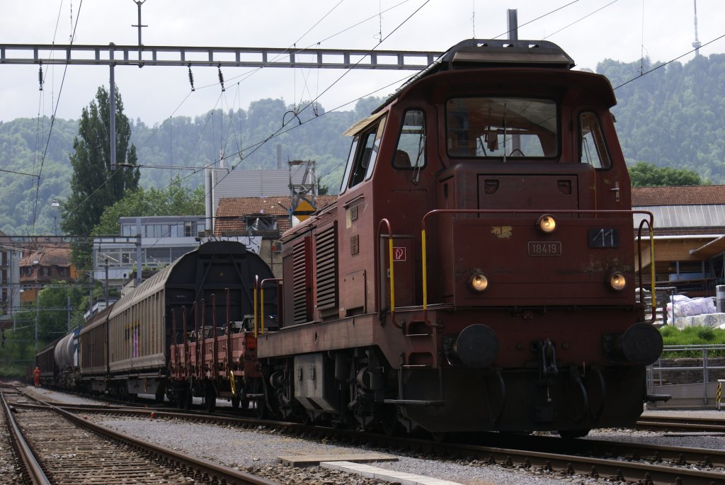 Abfuhr mit Zug 85*** vom SZU Bahnhof Zrich Giesshbel nach Zrich Vorbahnhof. Schn war die, wieder einmal betrachtliche lnge, fr eine Bm 4/4. Abfuhr beinhaltet Wagen aus dem Sihlthal sowie dem Tagesanzeiger.